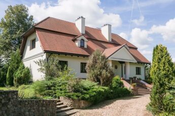 Una exclusiva casa señorial junto a un hermoso lago en Podlasie