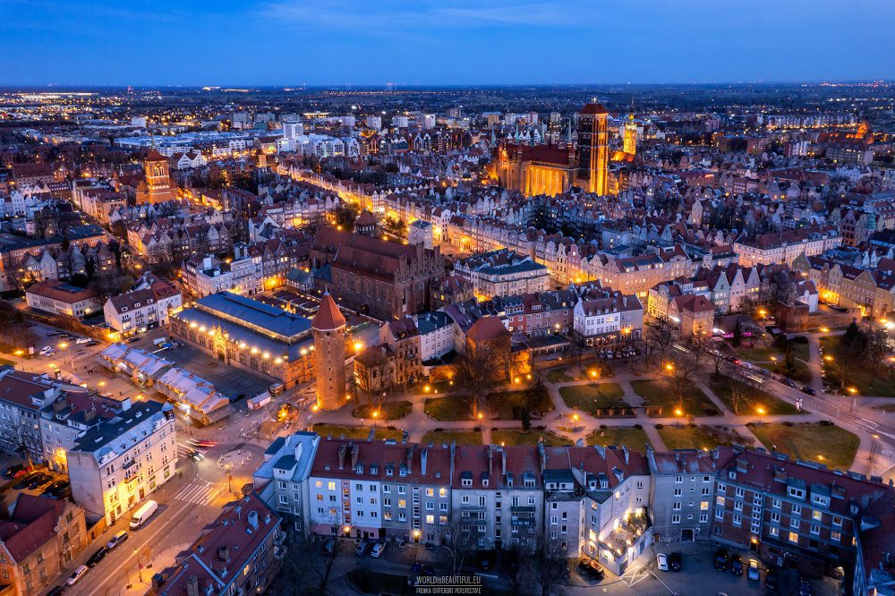 2439 Panorama nocturno de Gdansk