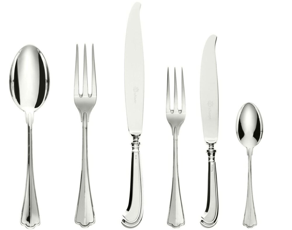Juego de cubiertos de plata