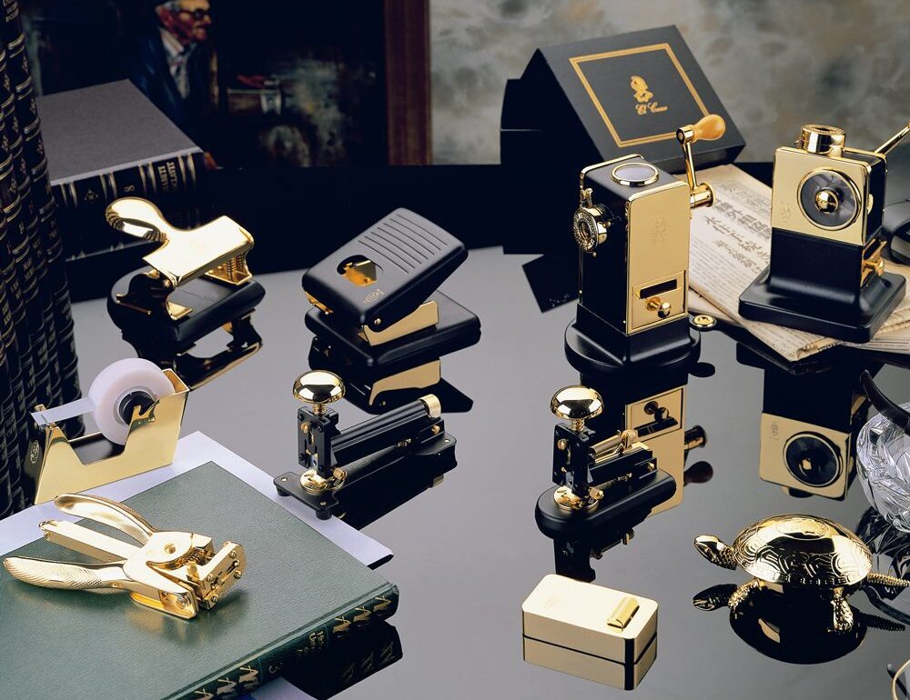 oficina elegante y accesorios de escritorio con estilo