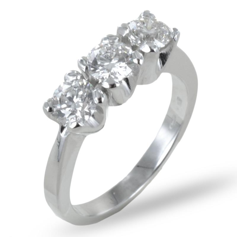 Anillo con diamantes para regalo