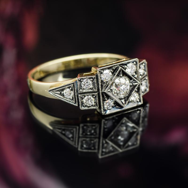 Anillo de oro amarillo con diamantes