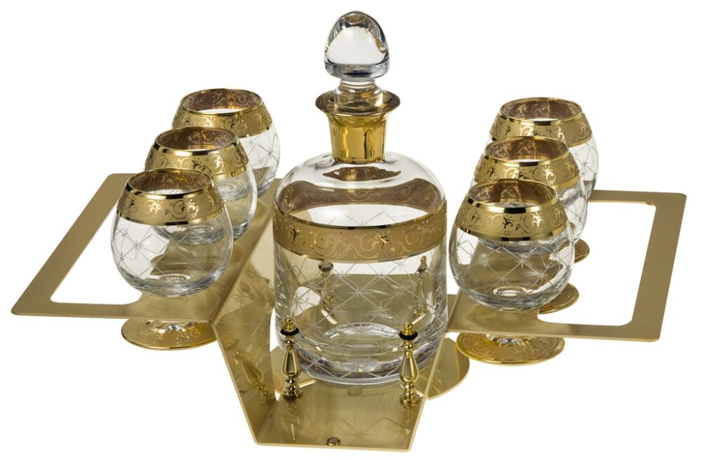 carrito de licor dorado para el salón