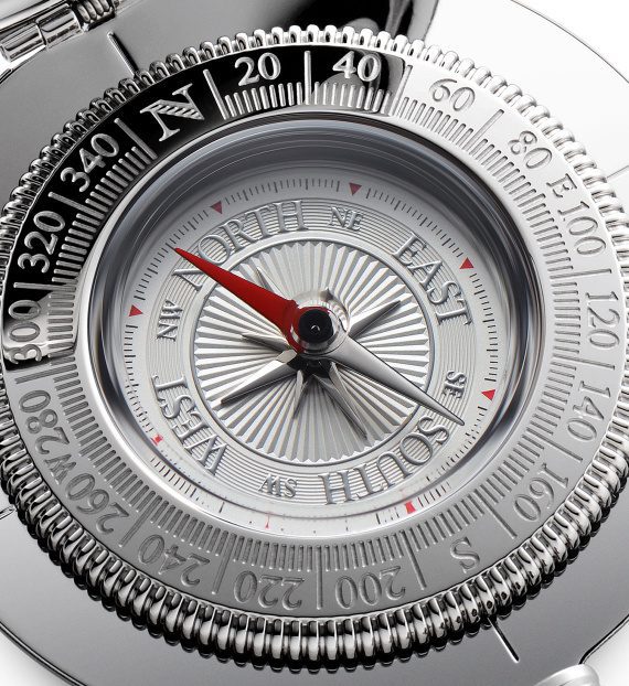 brújula elegante con grabado para regalo luxury products