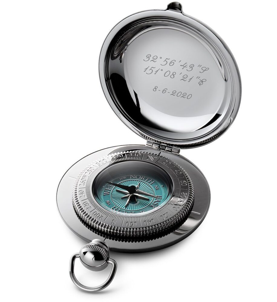 brújula para el aniversario de la empresa escalada