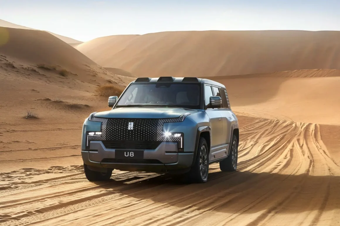El Yangwang U8 de BYD redefine el lujo todoterreno
