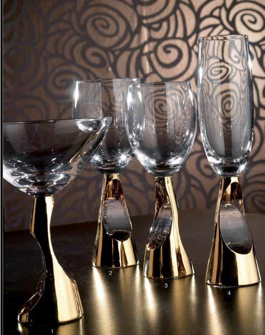 cristales decorativos sobre la mesa