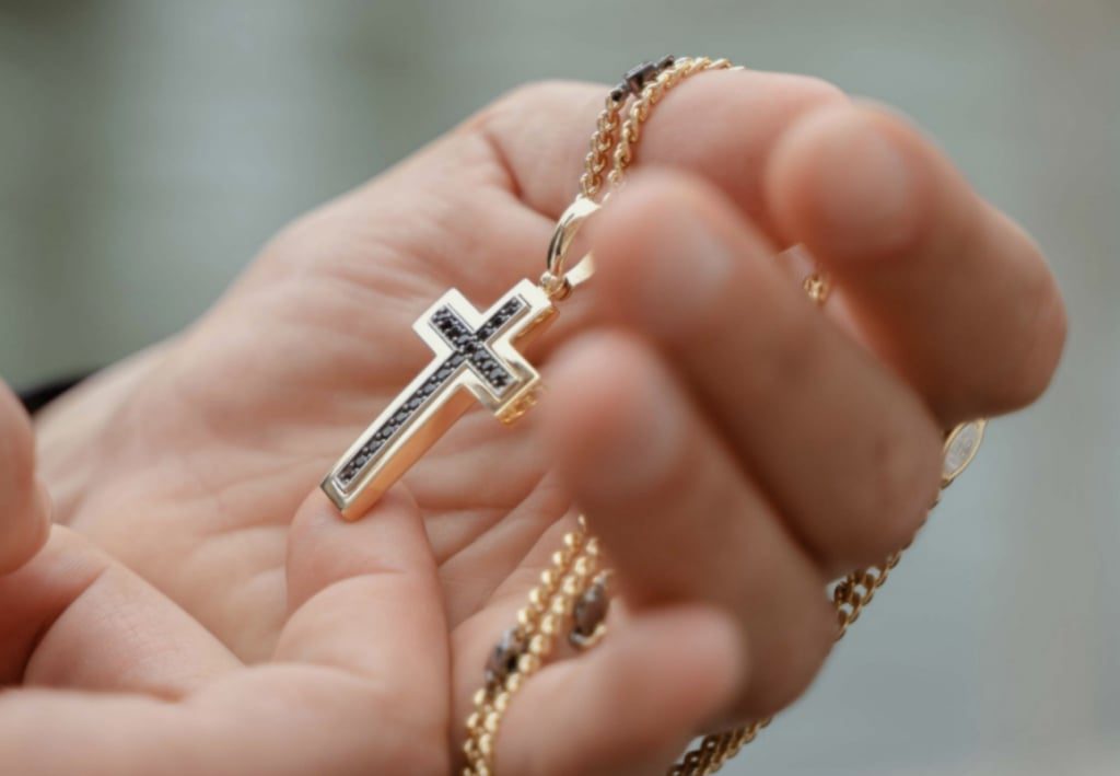 Cruz de oro para hombre