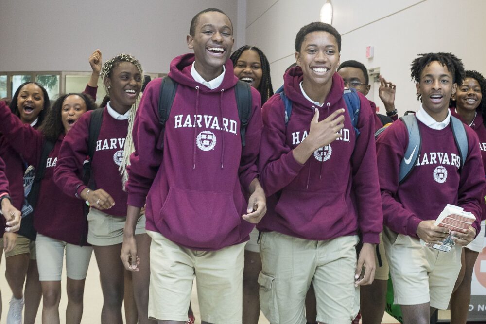 Dior vestirá a los estudiantes de negocios musicales