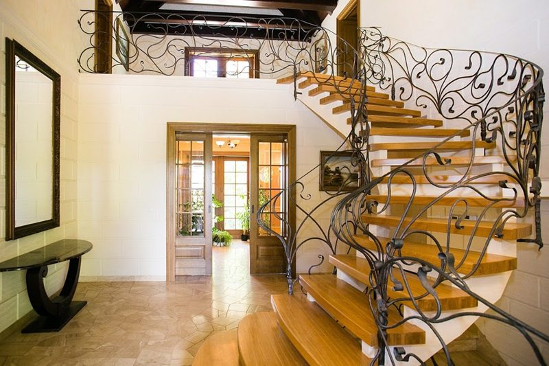 elegante mansión con línea de costa en venta