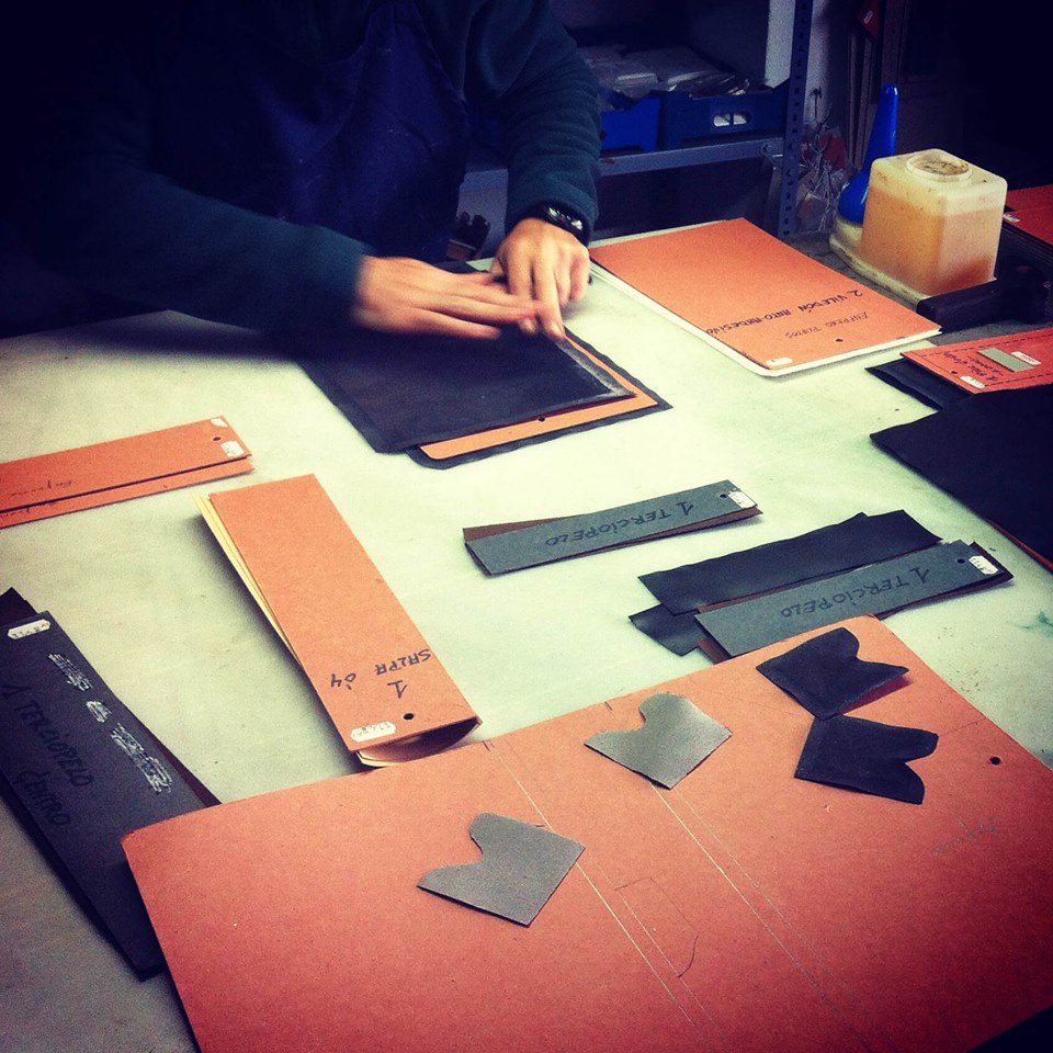 estuche de cuero para reloj