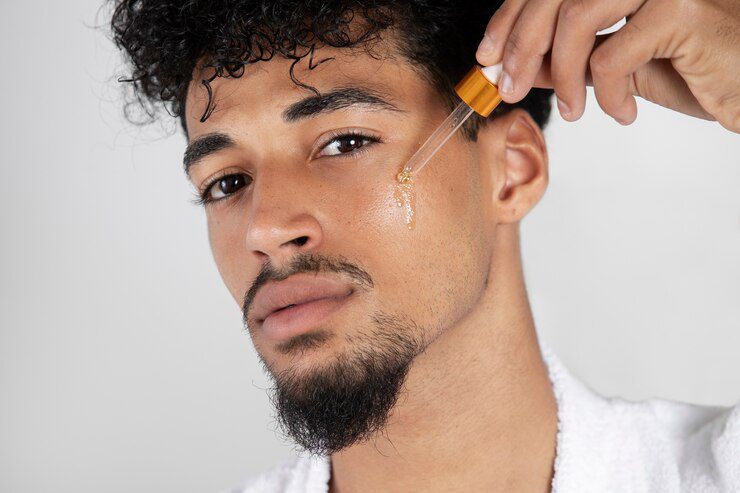 Hombre Realiza Su Rutina de Cuidado Facial 23 2149288062