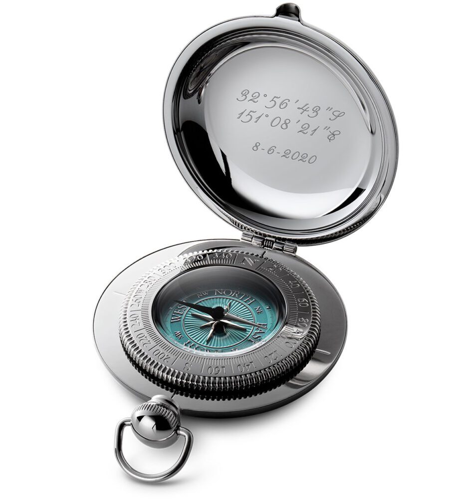 brújula para el aniversario de la empresa escalada