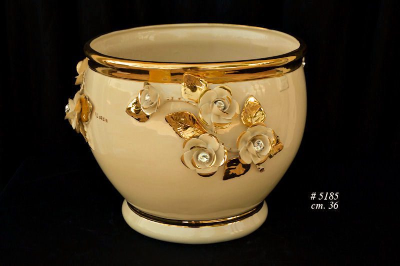 macetas doradas para el salón