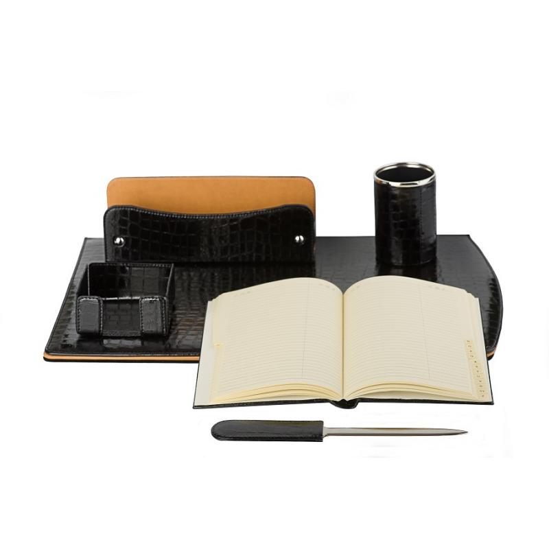 Para el 10º Aniversario de la Empresa Set de Cuero 1