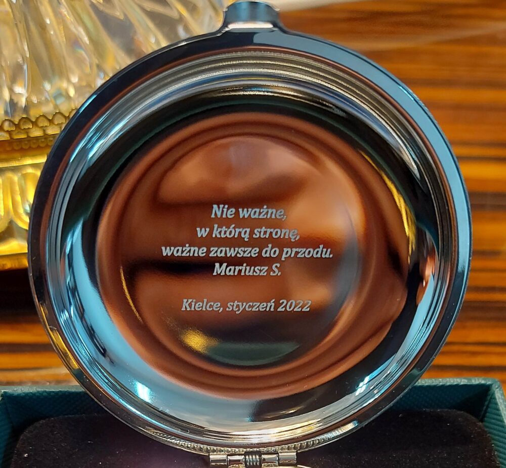 qué grabado hacer en la brújula scaled