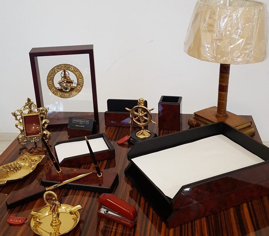 qué se puede poner en un escritorio elegante