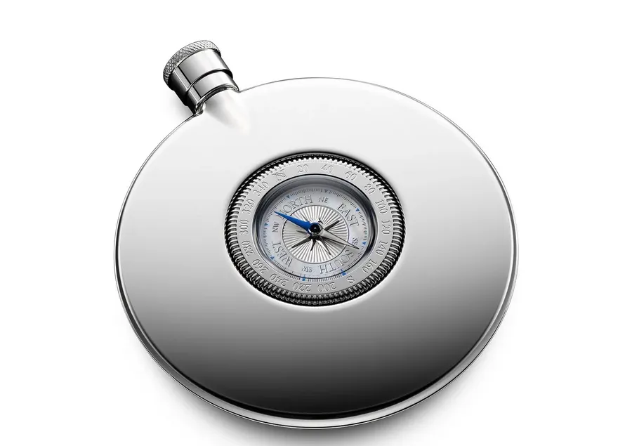 ¿Qué regalarle a un hombre por su 70 cumpleaños? Petaca