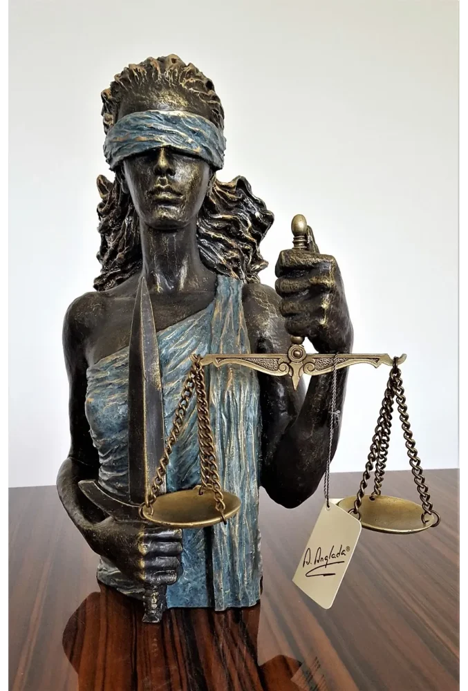 Regalo por Aprobar el Examen de Abogacía Escultura