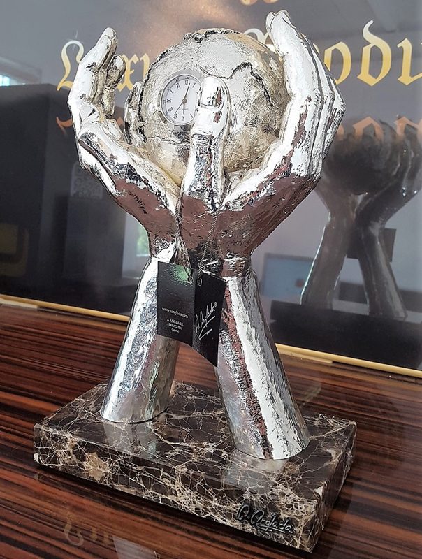 reloj escultura para el salón