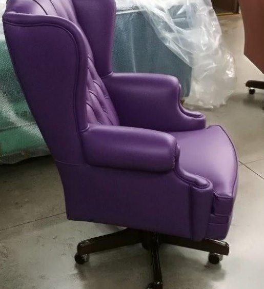 sillón hecho de cuero de la más alta calidad para mujer