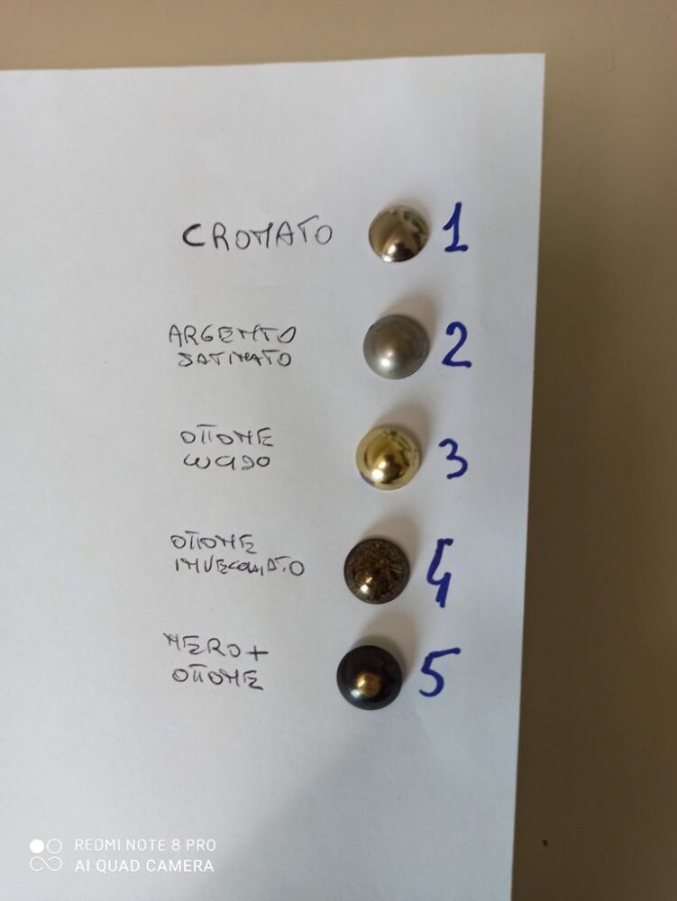 tachuelas para sillón de cuero