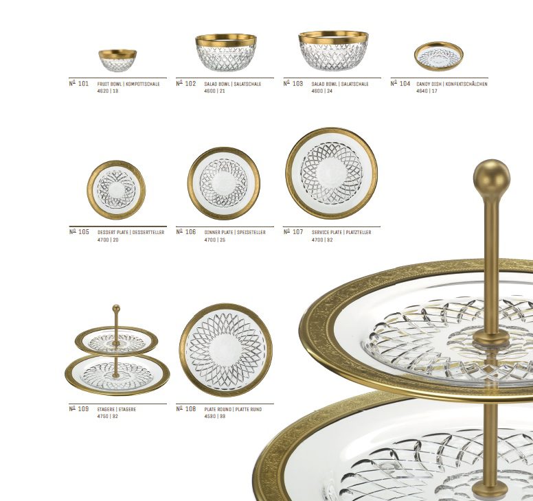 vajilla de cristal en la mesa