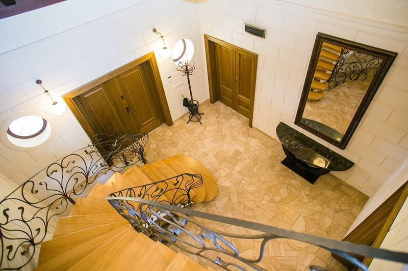 villa con línea de costa junto al lago en venta